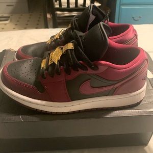 Women’s Jordan Retro 1 Low, size 7 (Rare)